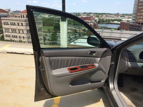 2002 toyota camry xle sedan 4-door 3.0l