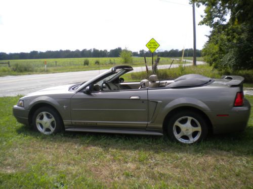 Ford: convertible mustang 2001 low mileage
