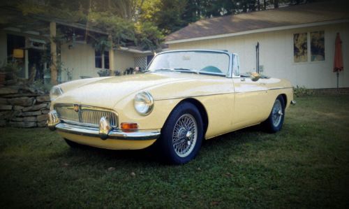 Mgb 1969 restored primrose yellow w/ black leather and overdrive