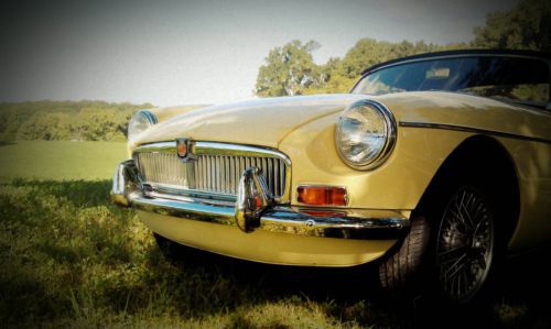MGB 1969 Restored Primrose Yellow w/ Black Leather and Overdrive, image 2