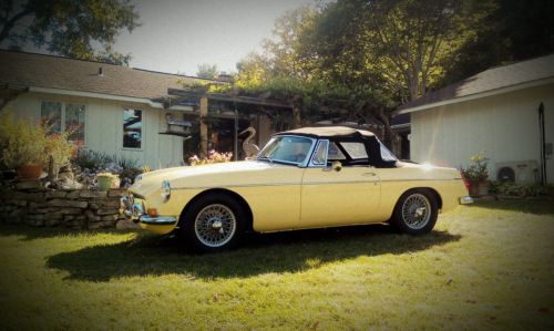 MGB 1969 Restored Primrose Yellow w/ Black Leather and Overdrive, image 4