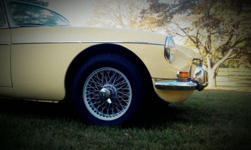 MGB 1969 Restored Primrose Yellow w/ Black Leather and Overdrive, image 6