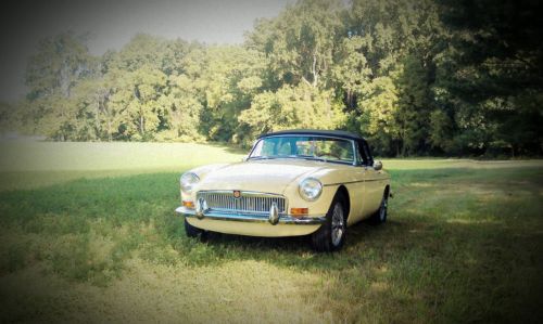 MGB 1969 Restored Primrose Yellow w/ Black Leather and Overdrive, image 8