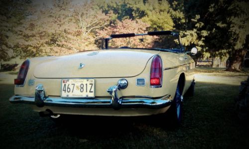 MGB 1969 Restored Primrose Yellow w/ Black Leather and Overdrive, image 9