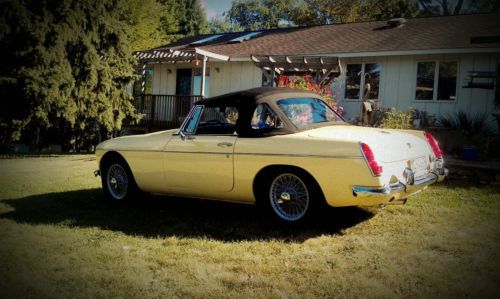 MGB 1969 Restored Primrose Yellow w/ Black Leather and Overdrive, image 10