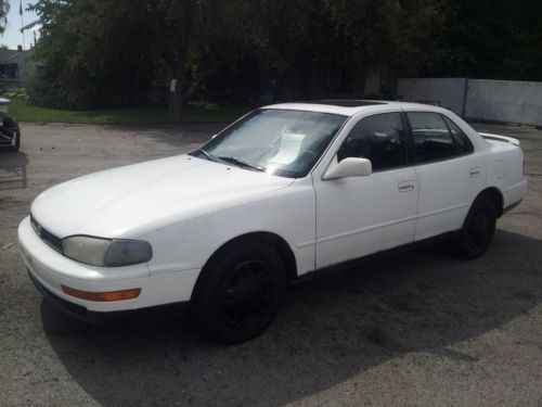 1993 toyota camry xle sedan 4-door 3.0l