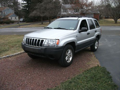 Jeep cherokee larado, 4x4, loaded, excellent condition, lo miles, lo reserve