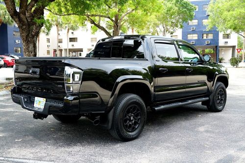 2022 toyota tacoma free delivery! only 10k miles - sr5 v6 4x4. call 786-328-3187