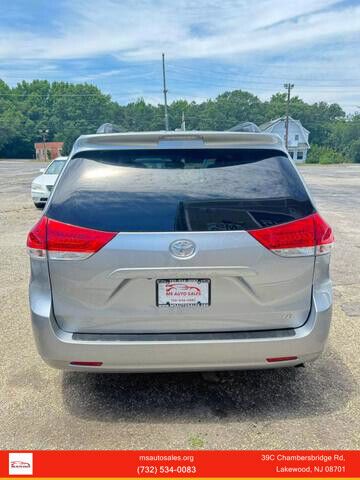 2014 toyota sienna le minivan 4d