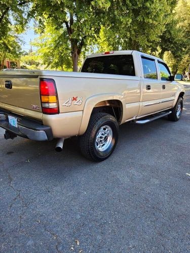 2005 gmc sierra 2500 hd, crew cab, diesel, 4x4 low miles only 81k
