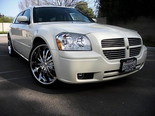 Dodge magnum r/t 2005 v8 cool vanilla 18k miles 22 wheels &amp; tires chrome rims rt