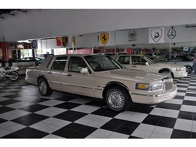 1997 lincoln town car cartier*fl car*1 owner*51k org*heated seats*warranty*mint