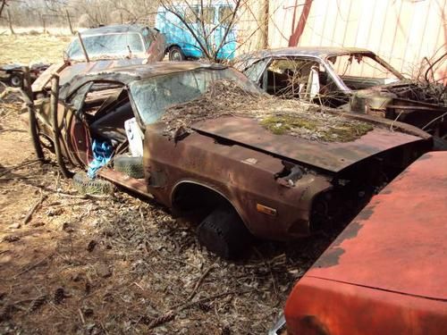 1974 dodge challenger rallye 318 rusty car for parts / scrap metal disc spindles