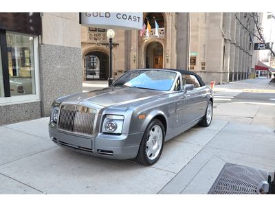 2008 rolls royce phantom drophead.  jubilee silver with creme lt.