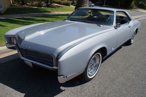 1966 original matching #'s 425/340hp v8 engine in original 'silver mist' color!