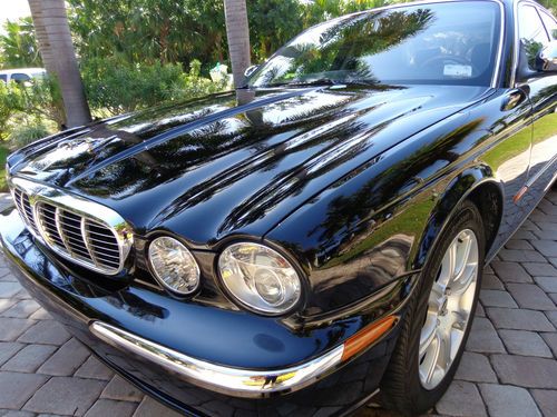 2004 jaguar xj8  vanden plas  low,low miles