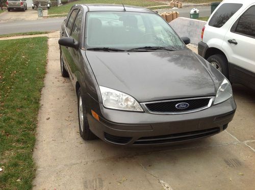 2005 ford focus zx4 gray sedan 4-door 2.0l