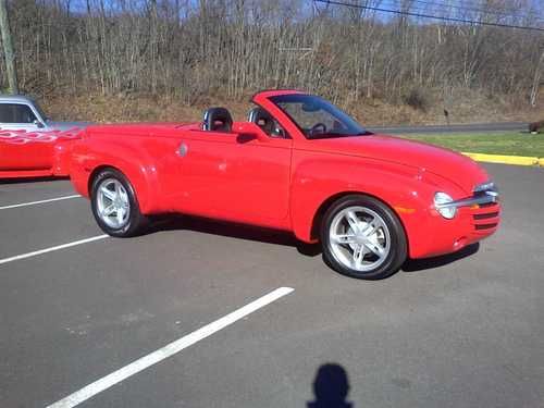 2004 chevrolet ssr base convertible 2-door 5.3l