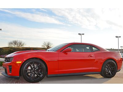 2012 chevrolet camaro zl1,800 miles, carbon fiber hood, car cover, 6-spd.headup