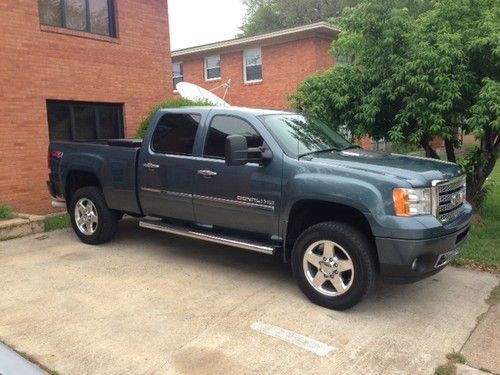 2011 denali duramax z71 4x4 with navigation &amp; rear dvd