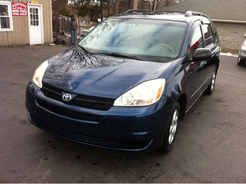 Clean 2005 toyota sienna. great 8 passenger vehicle.