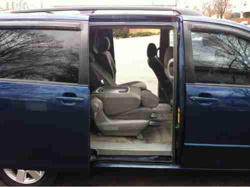 Clean 2005 Toyota Sienna. Great 8 passenger vehicle., image 4