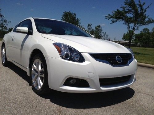 2012 nissan altima 3.5 sr. 6-speed manual. 15k miles. red leather free shipping
