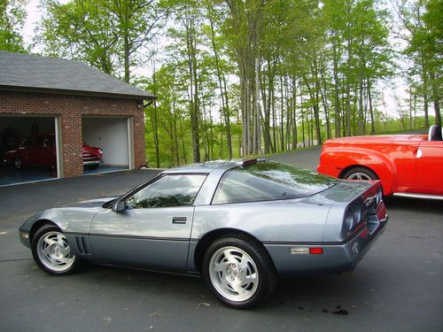 1990 chevrolet corvette base hatchback 2-door 5.7l