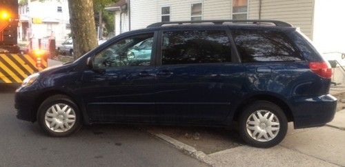 2005 toyota sienna le mini passenger van 5-door 3.3l