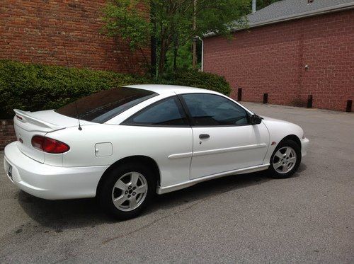 2000 chevrolet cavalier base coupe 2-door 2.2l