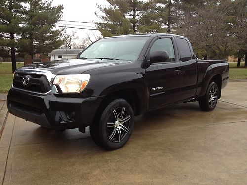 2012 toyota tacoma 4x2 access cab..... great condition......