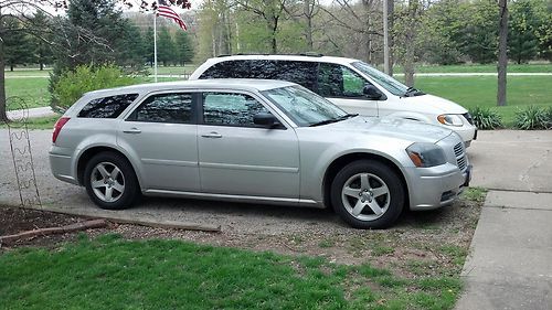 2006 dodge magnum se wagon 4-door 2.7l