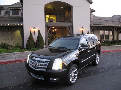 Excellent 2011 awd escalade3rd row platinum luxury collection rear entertainment