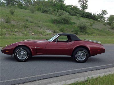 1975 chevrolet corvette convertible... loaded!!! original interior....nice car..