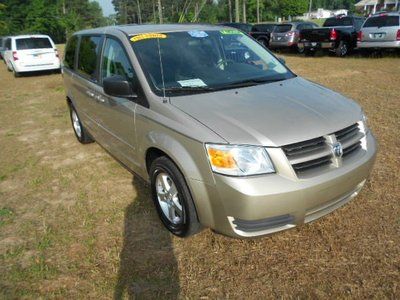 SE 3.3L CD Front Wheel Drive Power Steering ABS 4-Wheel Disc Brakes Wheel Covers, image 2