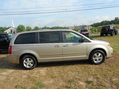 SE 3.3L CD Front Wheel Drive Power Steering ABS 4-Wheel Disc Brakes Wheel Covers, image 4