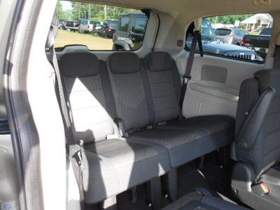 SE 3.3L CD Front Wheel Drive Power Steering ABS 4-Wheel Disc Brakes Wheel Covers, image 8