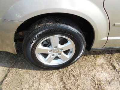 SE 3.3L CD Front Wheel Drive Power Steering ABS 4-Wheel Disc Brakes Wheel Covers, image 9