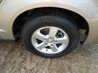 SE 3.3L CD Front Wheel Drive Power Steering ABS 4-Wheel Disc Brakes Wheel Covers, image 13