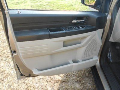 SE 3.3L CD Front Wheel Drive Power Steering ABS 4-Wheel Disc Brakes Wheel Covers, image 16