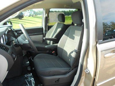 SE 3.3L CD Front Wheel Drive Power Steering ABS 4-Wheel Disc Brakes Wheel Covers, image 17