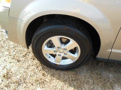 SE 3.3L CD Front Wheel Drive Power Steering ABS 4-Wheel Disc Brakes Wheel Covers, image 20