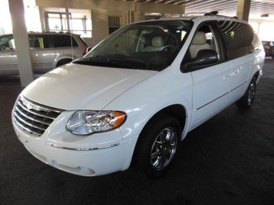2006 chrysler town &amp; country limited low reserve under $10,000 great deal