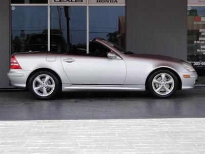 WE FINANCE '03 Mercedes Benz SLK 320