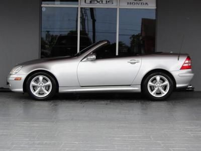 WE FINANCE '03 Mercedes Benz SLK 320