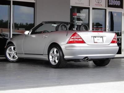 WE FINANCE '03 Mercedes Benz SLK 320