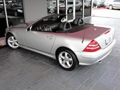WE FINANCE '03 Mercedes Benz SLK 320