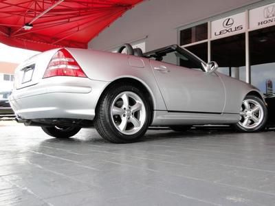 WE FINANCE '03 Mercedes Benz SLK 320