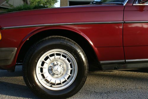 Mercedes 300D  1985, image 11