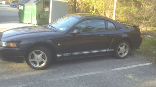 2001 ford mustang base coupe 2-door 3.8l